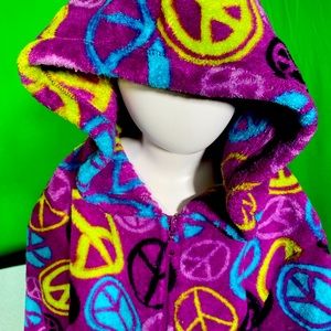 100% Polyester - Machine Washable. Dryer